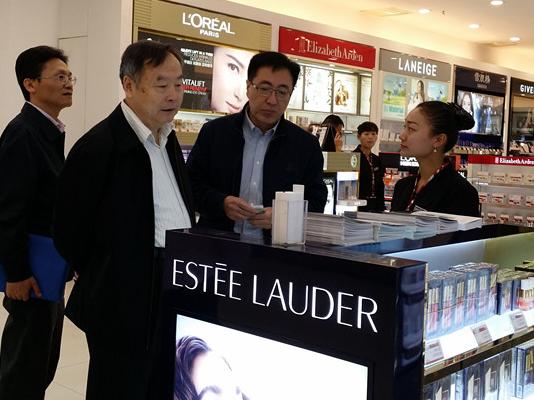 國有重點大型企業(yè)監(jiān)事會趙小平主席一行考察瑞麗、畹町兩家免稅店
