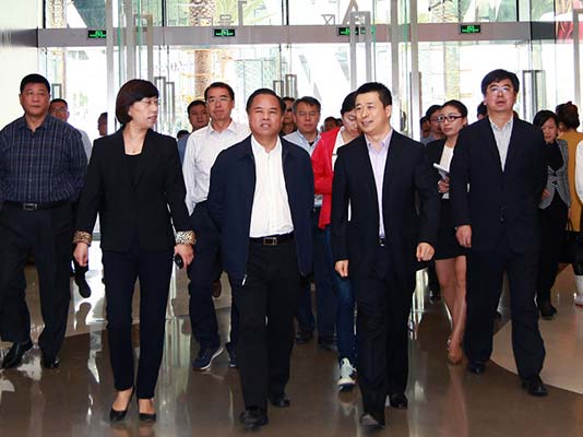 海南省委副書記、省長劉賜貴蒞臨海棠灣免稅購物中心考察