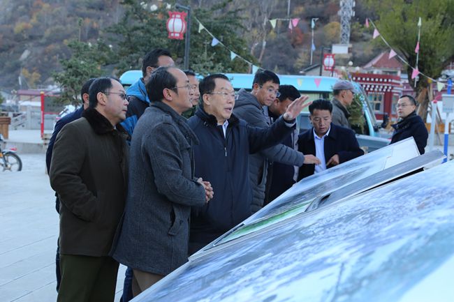 11、張學武董事長考察迪慶州阿墩子古城規(guī)劃建設(shè)情況_副本.jpg